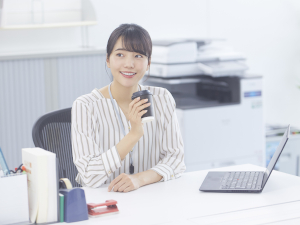 株式会社リクルートスタッフィング 選べる事務 一般事務 人事アシ等 20代活躍 年休120日 勤務地 千代田区 新宿区 港区 ほかの求人情報 転職ならdoda デューダ