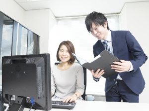 株式会社アディーレ・リーガルサポート 人事／未経験可／年休121日／残業月20h／20代活躍