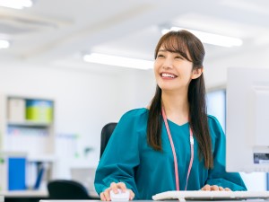 株式会社トーク グラフィックデザイナー／土日祝休み／転勤なし