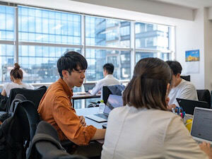 インベストデザイン株式会社 第二新卒・初心者歓迎のDXコンサル／月給35万円～／土日祝休