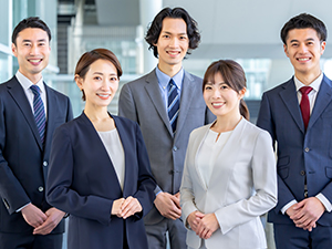 株式会社新日本ホテルズ 成長企業を支える経理・会計／土日祝休み／賞与年2回／転勤なし