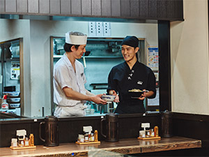 『六厘舎』『舎鈴』『東京タンメン　トナリ』『ジャンクガレッジ』など／株式会社松富士食品