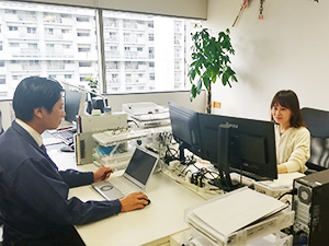 株式会社トラハコ 営業事務／月給25万円～／土日祝休み／年間休日120日以上