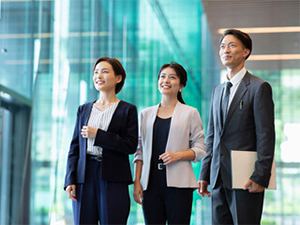 ＮＥＸＴ　Ｃｒｅａｔｉｏｎ’ｓ株式会社 採用担当／未経験歓迎／年休121日／月給27万円／リモート可