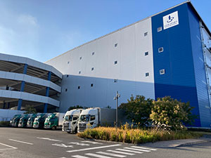 リーテック株式会社 (リートングループ) ドライバー兼倉庫作業スタッフ／土日祝休み／定時退社可能／日勤