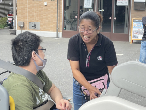 社会福祉法人ひらく会 生活支援員／未経験歓迎／日勤のみ／年休120日／賞与年2回