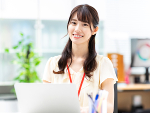 ジャパンエステート株式会社 経理アシスタント／年休127日／残業月8h程度／月給27万円