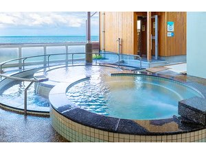 株式会社寺泊浜焼センター 日帰り温泉・旅館のフロントスタッフ／賞与年2回／社員入浴無料