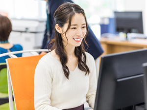 株式会社ベネッセビジネスメイト (ベネッセグループ) 事務スタッフ／実働7H／完全週休2日（土日祝）／賞与年2回