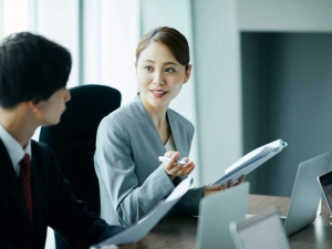 株式会社ロジクエスト 国際物流のカスタマーサービス／未経験歓迎／年休122日