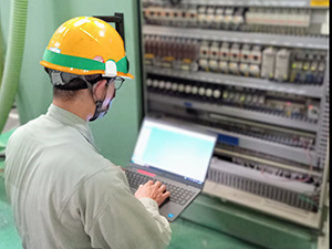 宇部エクシモ株式会社 (UBEグループ) 社内設備の電気設計／未経験歓迎／年休125日／賞与年2回