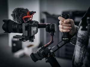 株式会社クローヴプラスワン ウェディングの映像編集・撮影／一生の想いを残す仕事／研修充実