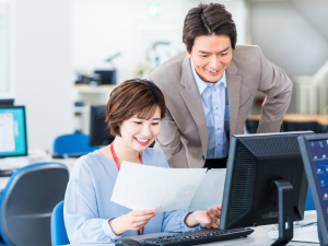 朝日青果株式会社 (ベジテックグループ) 管理部門スタッフ／土日休み／基本定時退社／家族手当あり