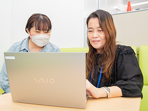 あけぼの債権回収株式会社 (「全国保証株式会社」100％出資) 金融関連事務職／残業月10ｈ以内／年休120日～／土日祝休