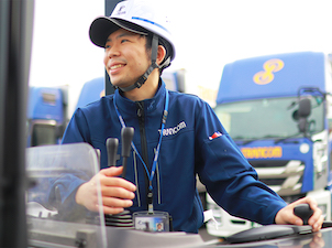 トランコムＥＸ東日本株式会社 (トランコムグループ) フォークリフト運転士／管理職候補／残業月20h未満／転勤なし