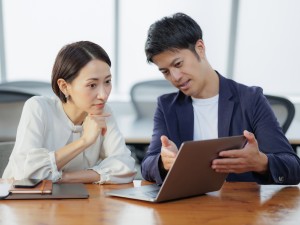 Nexus Card株式会社 (Jトラストグループ) 事務職／未経験でも月給30万円以上／年休122日／安心待遇