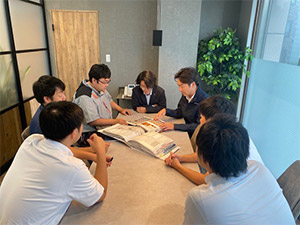 株式会社イズミリフォーム (タウングループ) 空間コーディネーター／月給50万円以上可／社宅有／賞与3回