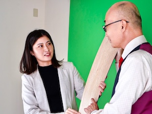 コマツ株式会社 総合職／年休127日／完全週休2日制／残業月10h／転勤なし