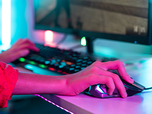 株式会社アーロ (アジューダグループ) ゲームクリエイター／年休125日／土日祝休み／選べる3部門