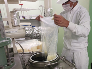 日本ワックス株式会社 製造スタッフ／未経験OK／17時終業・実働7h／土日祝休