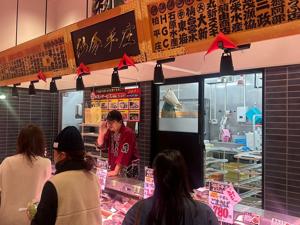 株式会社仙令平庄 仙令アドバイザー　お客様の今日の魚をご案内／調理は職人が担当