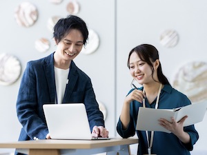 キャリアリンク株式会社 【プライム市場】 品質管理（事務系サービス）／未経験歓迎／年間休日124日