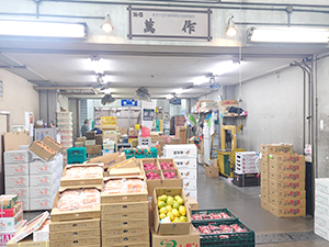 株式会社萬作商店 フルーツ専門仲卸・仕分け・軽作業／完全週休2日／月30万円～