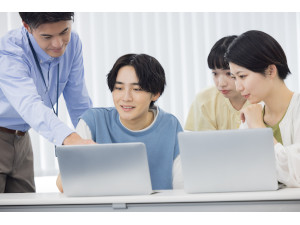 株式会社ラーカイラム (SYSホールディングスグループ) システムエンジニア／大手企業案件多／年休125日／リモート可