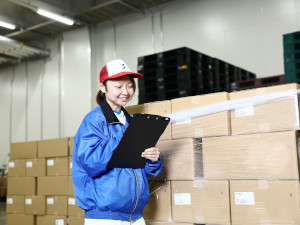 関東シモハナ物流株式会社／岩槻第二営業所 (シモハナグループ) 岩槻区柏崎／庫内スタッフ／未経験歓迎／賞与年3回／月10日休