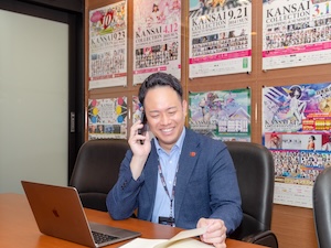 株式会社ＫＡＮＳＡＩ　ＣＯＬＬＥＣＴＩＯＮ (関西コレクショングループ) エンタメ業界の企画営業／年間休日120日以上／月給25万円～