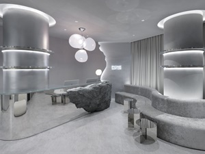 医療法人社団展靖会（ピオーネビューティークリニック） 人事労務／月給29万円～／選べる働き方／駅近／福利厚生充実