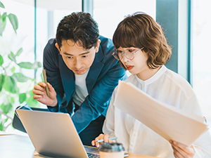 東京書店株式会社 出版会社の法人営業／年休123日／賞与2回・転勤なし