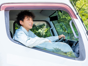 株式会社小枝産業サービス 簡単作業！古紙回収ドライバー・倉庫作業／16時台に終業！