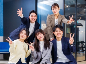 ＦＩＤＩＡ　ＳＯＬＵＴＩＯＮＳ株式会社 (ＦＩＤＩＡグループ) 人事（採用マーケター・SNS採用広報）／土日祝休／残業少