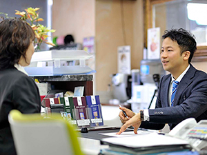 横浜ウイークリー株式会社 ウィークリーマンション運営・管理／月給30万円／年休120日