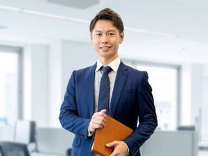 株式会社ティー・ジェイ 法人営業／土日祝休み／年休125日／賞与年2回／残業少なめ