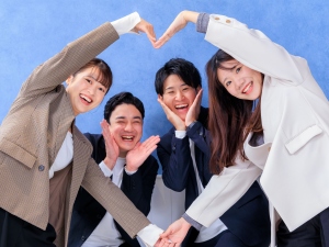 ＦＩＤＩＡ　ＳＯＬＵＴＩＯＮＳ株式会社 (ＦＩＤＩＡグループ) 事務サポート／完休2日／残業3h／駅近／賞与年3回／dtcc