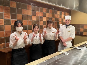 株式会社かやの（鉄板かや乃） 岡山市／飲食店スタッフ／老舗高級鉄板焼／未経験歓迎／面接1回