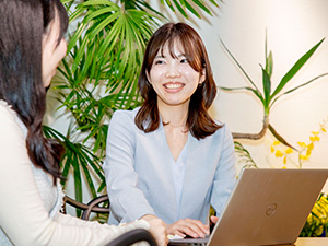 株式会社キャッツ 営業事務／月給28万円～／土日休／残業少なめ／定着率98％