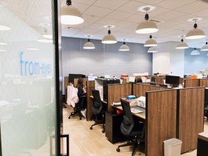 フロムアイズ株式会社 企画・マーケティング（管理職候補）／年休120日／土日祝休み