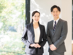 北海道社会労働保険協会旭川 (SATO社会保険労務士法人グループ) 営業／年間休日120日／土日祝休／残業月20時間／旭川勤務