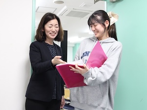 学校法人２１世紀アカデメイア 学校運営職員（経験を活かせる働きやすい職場）／年休121日