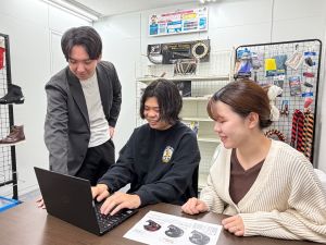 株式会社山城 バイク用品の提案営業／研修あり／残業5～7h／年休127日