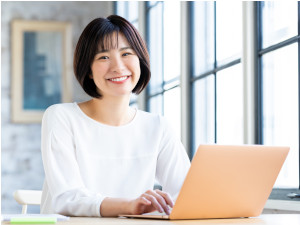 福岡ロジテック株式会社 未経験歓迎！経理スタッフ／定時退社／週休2日／長期休暇もOK