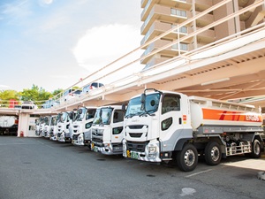 株式会社丸運トランスポート西日本(ENEOSグループ) タンクローリードライバー／週休2日制／入社祝金20万円支給