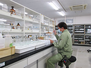 株式会社豊産業 試験・研究職／未経験大歓迎／完全週休2日／定時退社