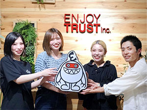 株式会社ＥＮＪＯＹ　ＴＲＵＳＴ Web広告マーケター／年休125日／服装自由／月給28万円～