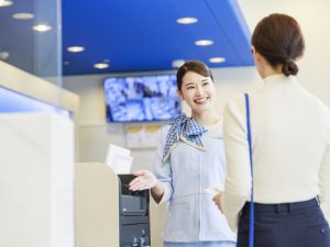 株式会社東横イン（東横INN中部国際空港） ホテリエ（フロント）／週2回勤務／未経験歓迎／年休169日