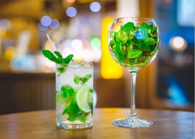 有限会社スリーハンドレッドバー 再成長を牽引する副店長／銀座スタンディングバー／月収50万円