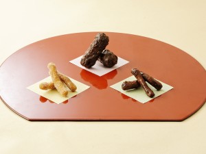 東京カリント株式会社 お菓子の商品企画・開発／残業月10h／土日祝休／年休125日